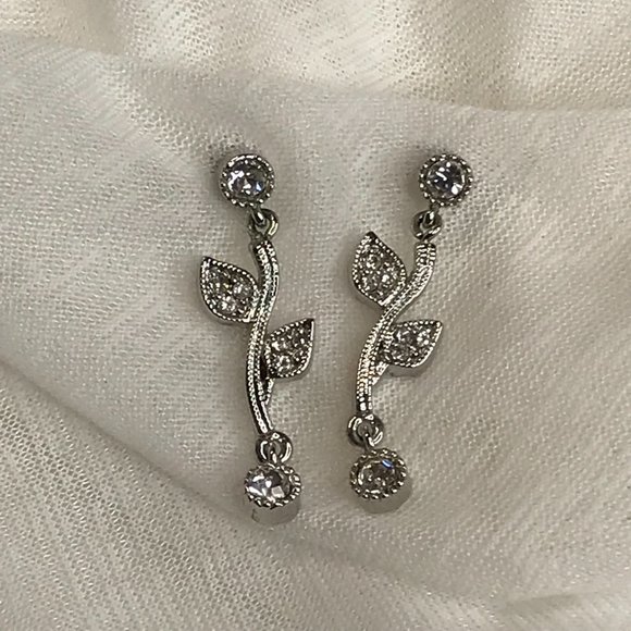 👗Pierced Earrings | Silver Tone Drop w/ Crystals - Picture 6 of 6